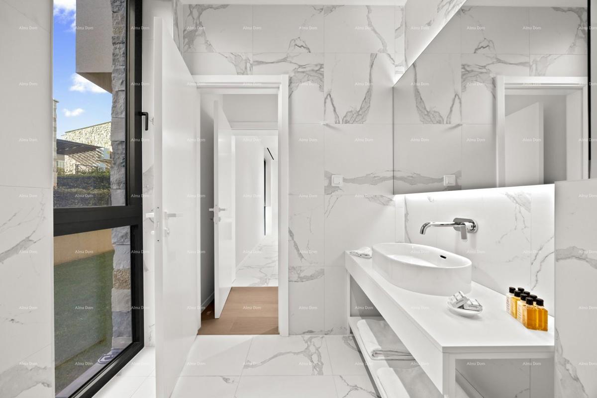 Prvi red do morja! Luksuzna hiša v Umagu, 300 m od morja - popolna za družino z modernimi vsebinami