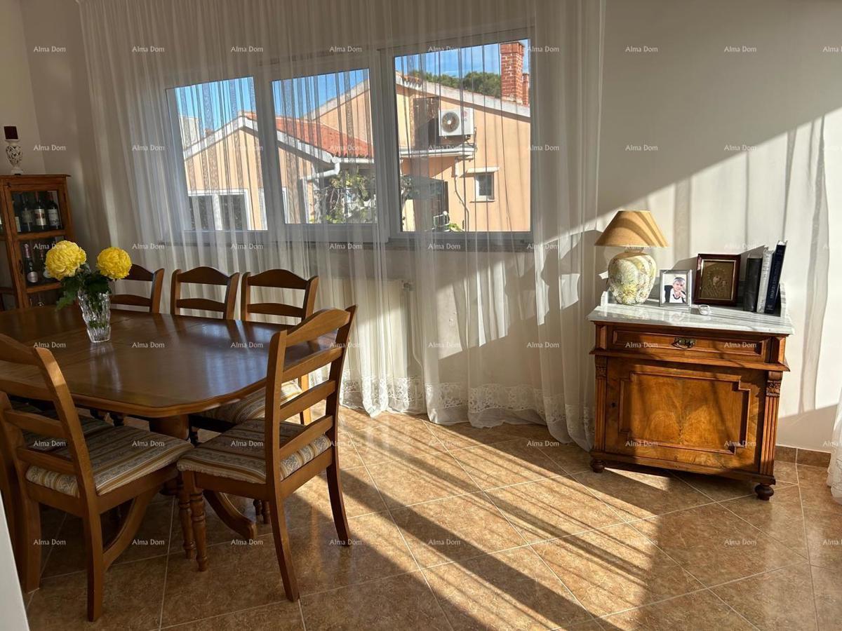 Ližnjan, urejena in popolnoma opremljena hiša z garažo in kletjo