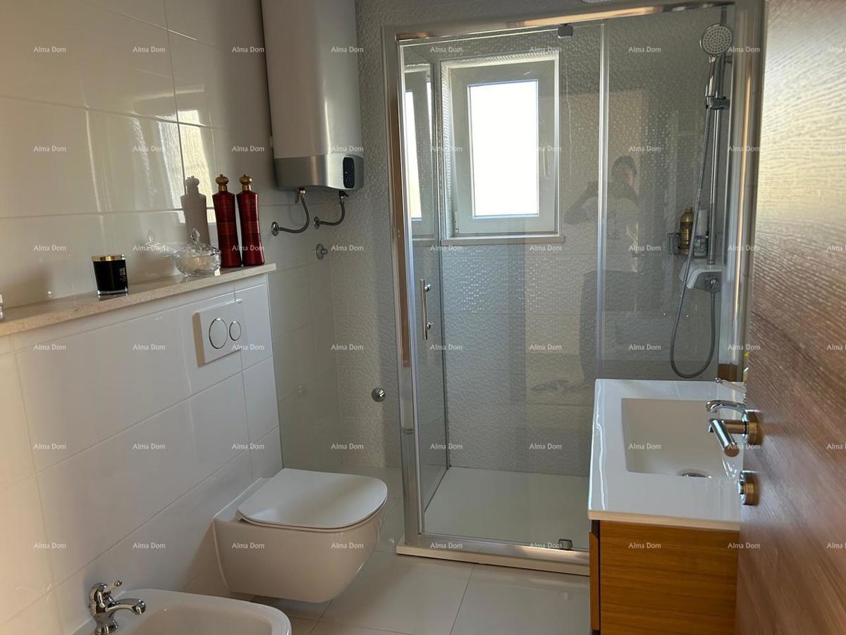 Ližnjan, urejena in popolnoma opremljena hiša z garažo in kletjo