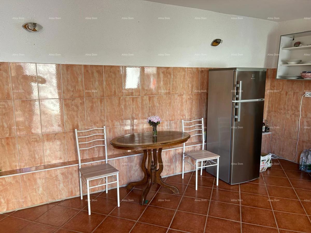 Ližnjan, urejena in popolnoma opremljena hiša z garažo in kletjo