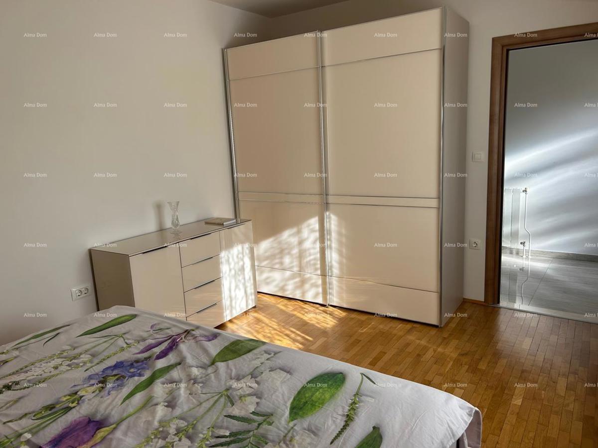 Ližnjan, urejena in popolnoma opremljena hiša z garažo in kletjo