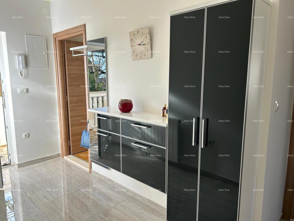 Ližnjan, urejena in popolnoma opremljena hiša z garažo in kletjo