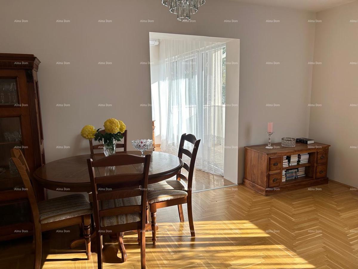 Ližnjan, urejena in popolnoma opremljena hiša z garažo in kletjo