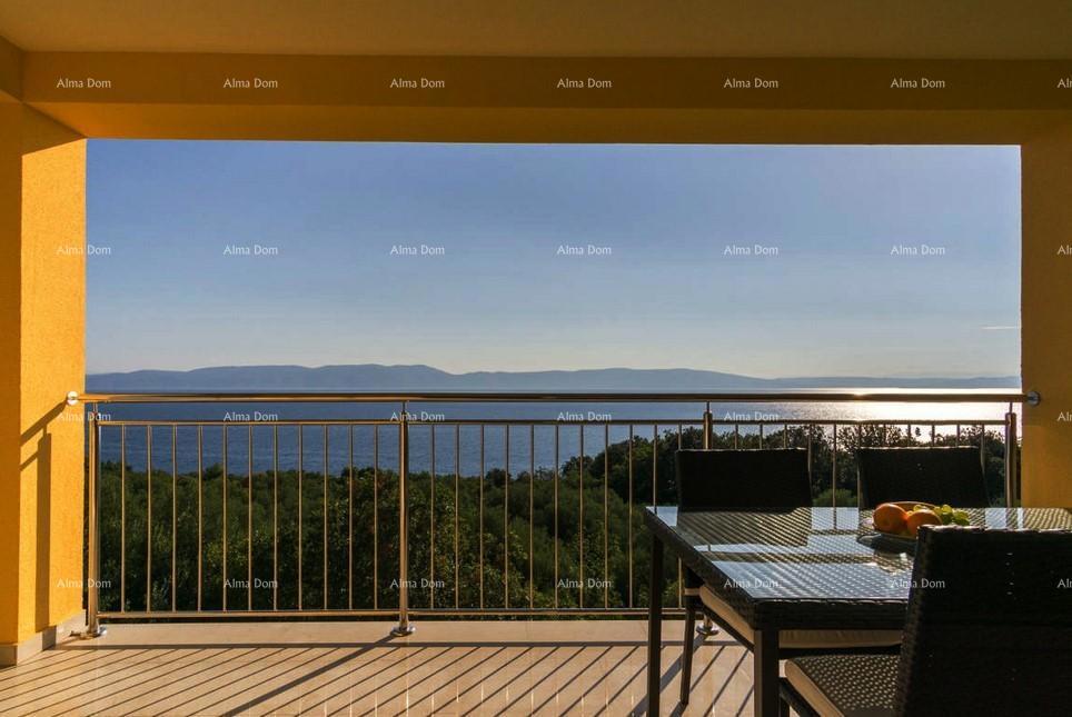 Raša, Šarmantna apartmajska hiša s bazenom in panoramskim pogledom na morje