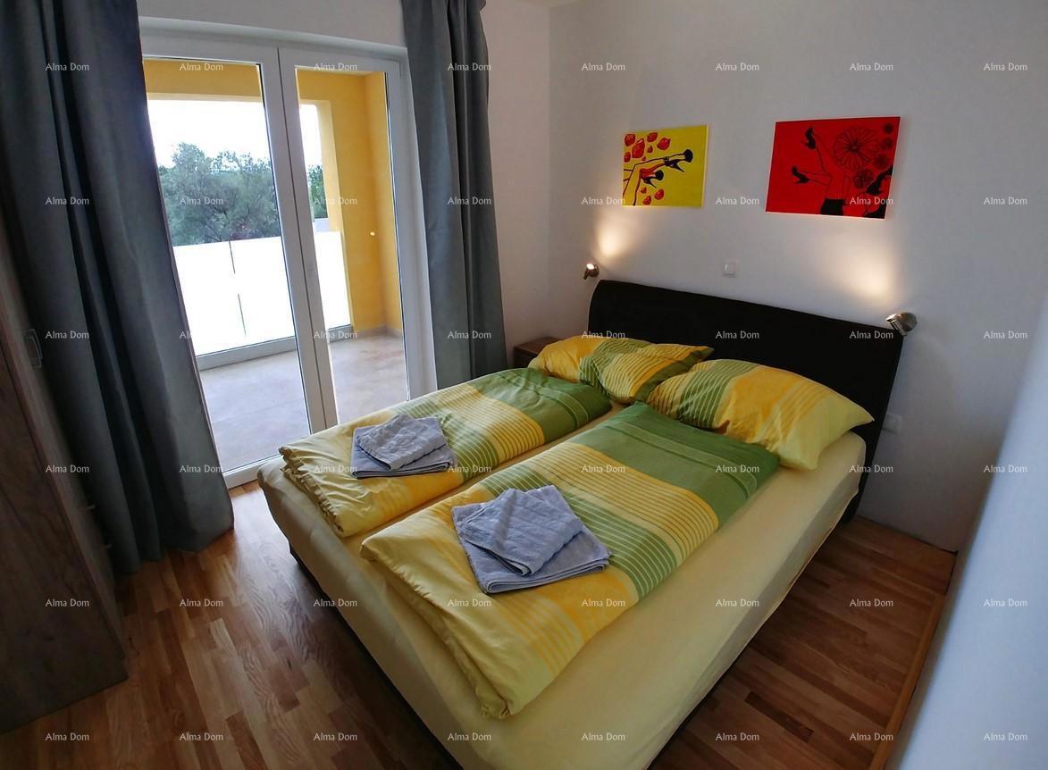 Raša, Šarmantna apartmajska hiša s bazenom in panoramskim pogledom na morje