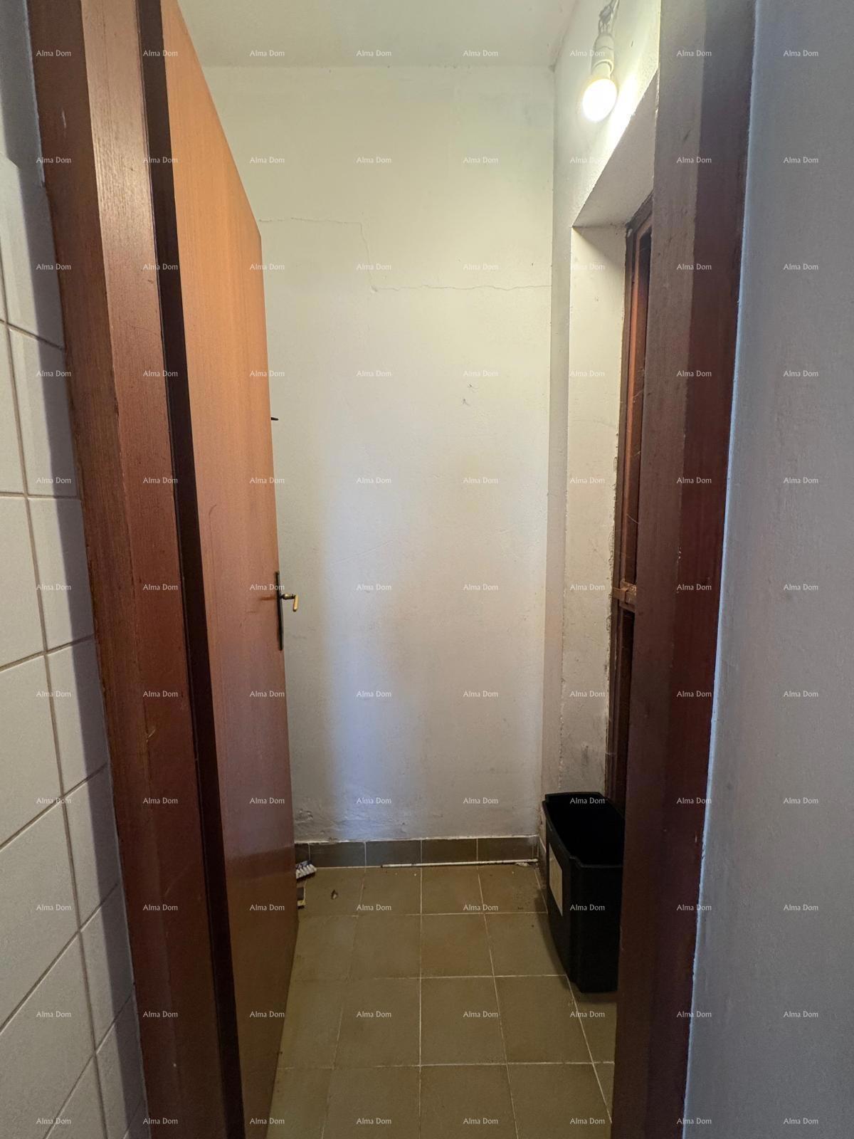 Prodaja hiše v širšem centru s pomožno zgradbo, Pula!