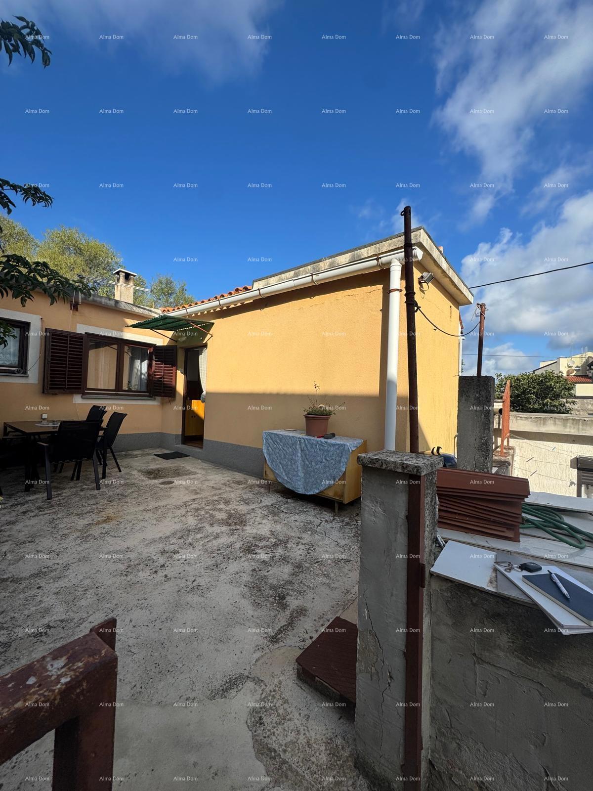 Prodaja hiše v širšem centru s pomožno zgradbo, Pula!