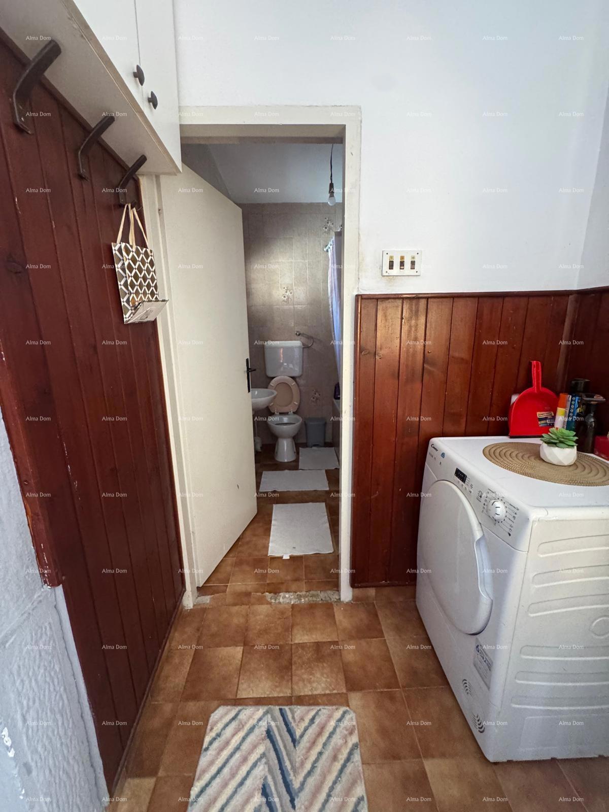 Prodaja hiše v širšem centru s pomožno zgradbo, Pula!