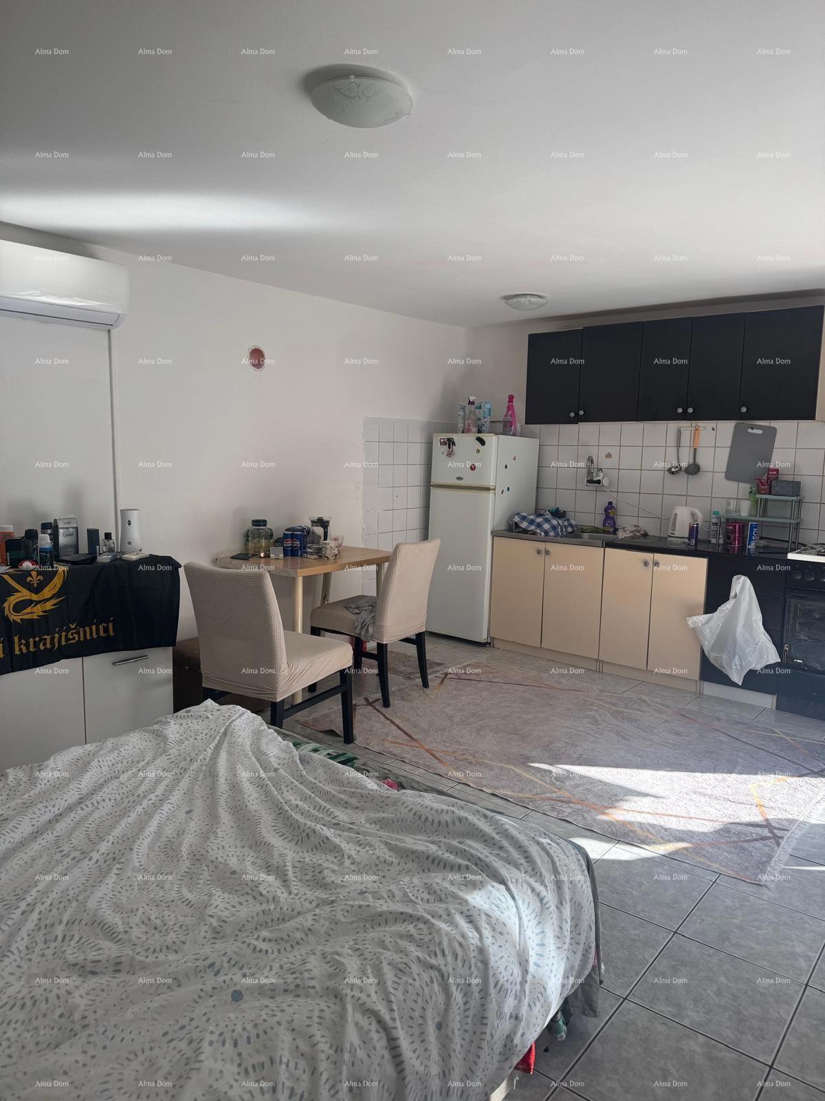 Prodaja hiše v širšem centru s pomožno zgradbo, Pula!