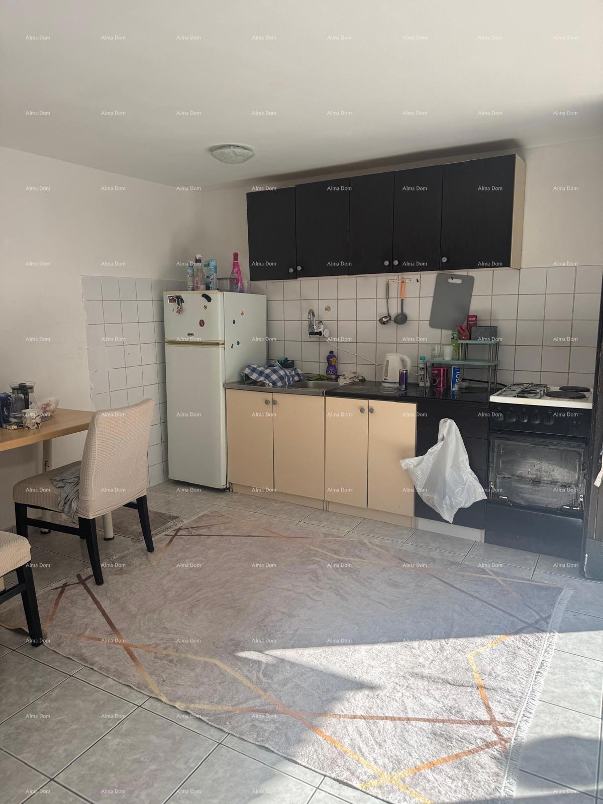 Prodaja hiše v širšem centru s pomožno zgradbo, Pula!