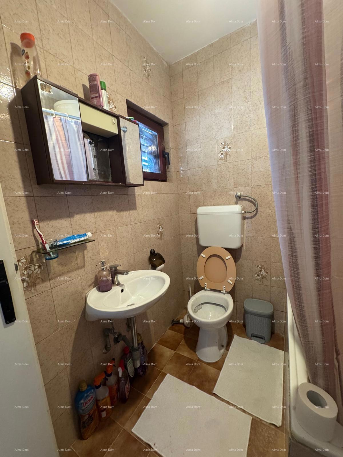 Prodaja hiše v širšem centru s pomožno zgradbo, Pula!