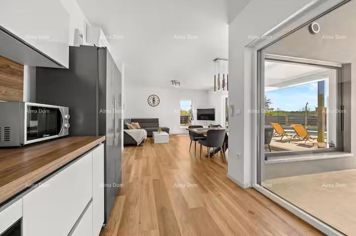 Pomer. Nova samostojeća prizemnica z bazenom.