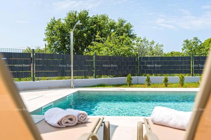 Pomer. Nova samostojeća prizemnica z bazenom.