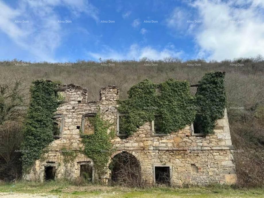 Kamena starina z velikim zemljiščem – Buzet