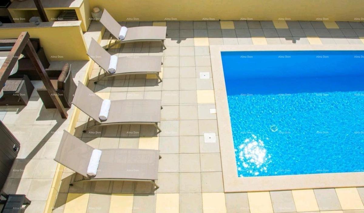 Hiša s bazenom v Poreču!