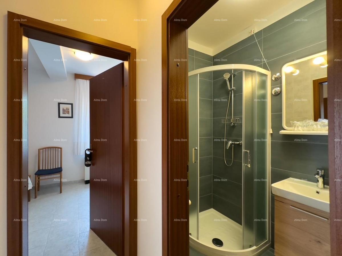 Investicija iz sanj: šarmanten hotel v Krnici, 200 m od morja