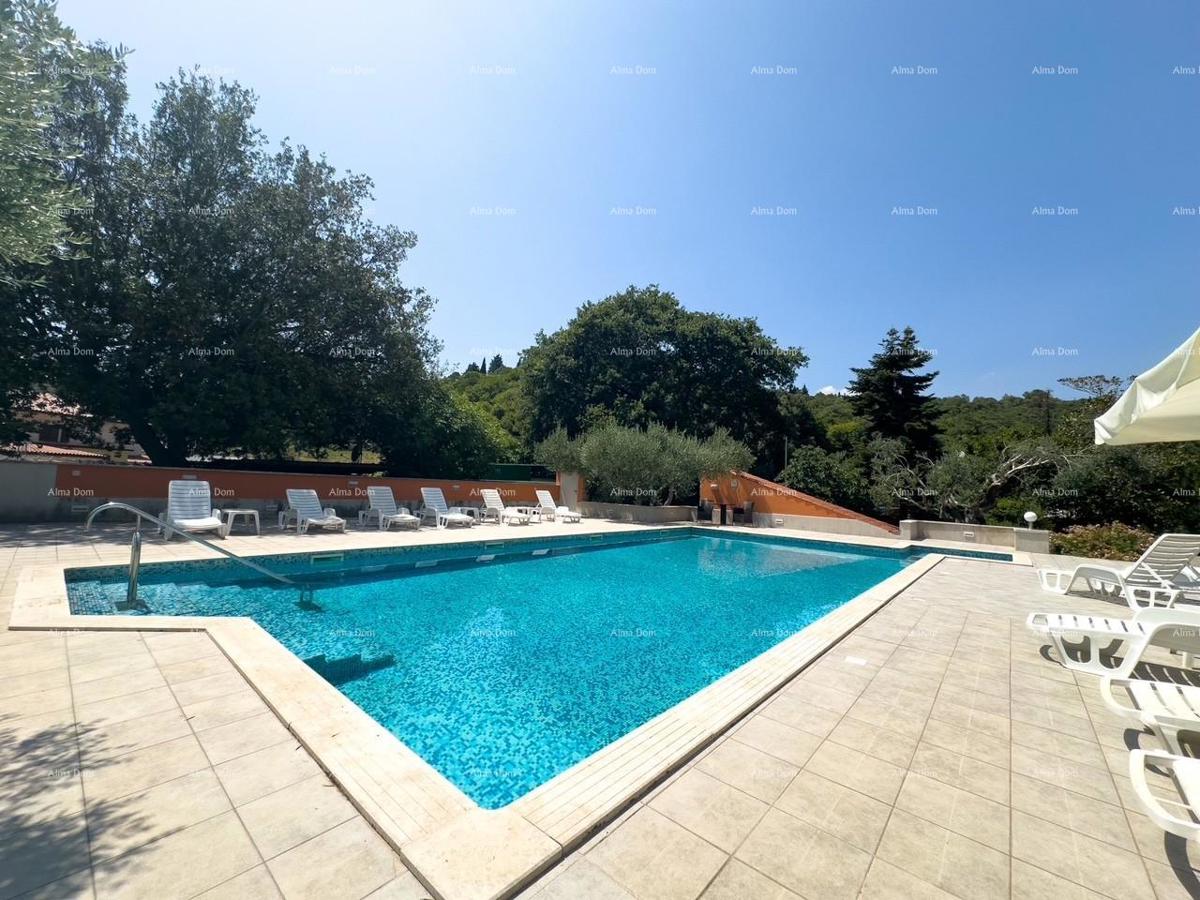 Investicija iz sanj: šarmanten hotel v Krnici, 200 m od morja