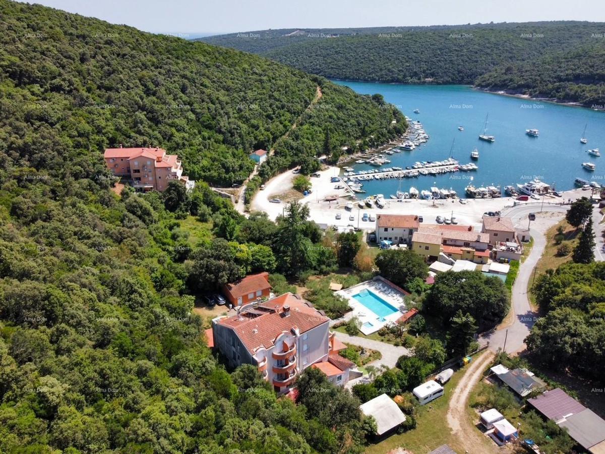 Investicija iz sanj: šarmanten hotel v Krnici, 200 m od morja