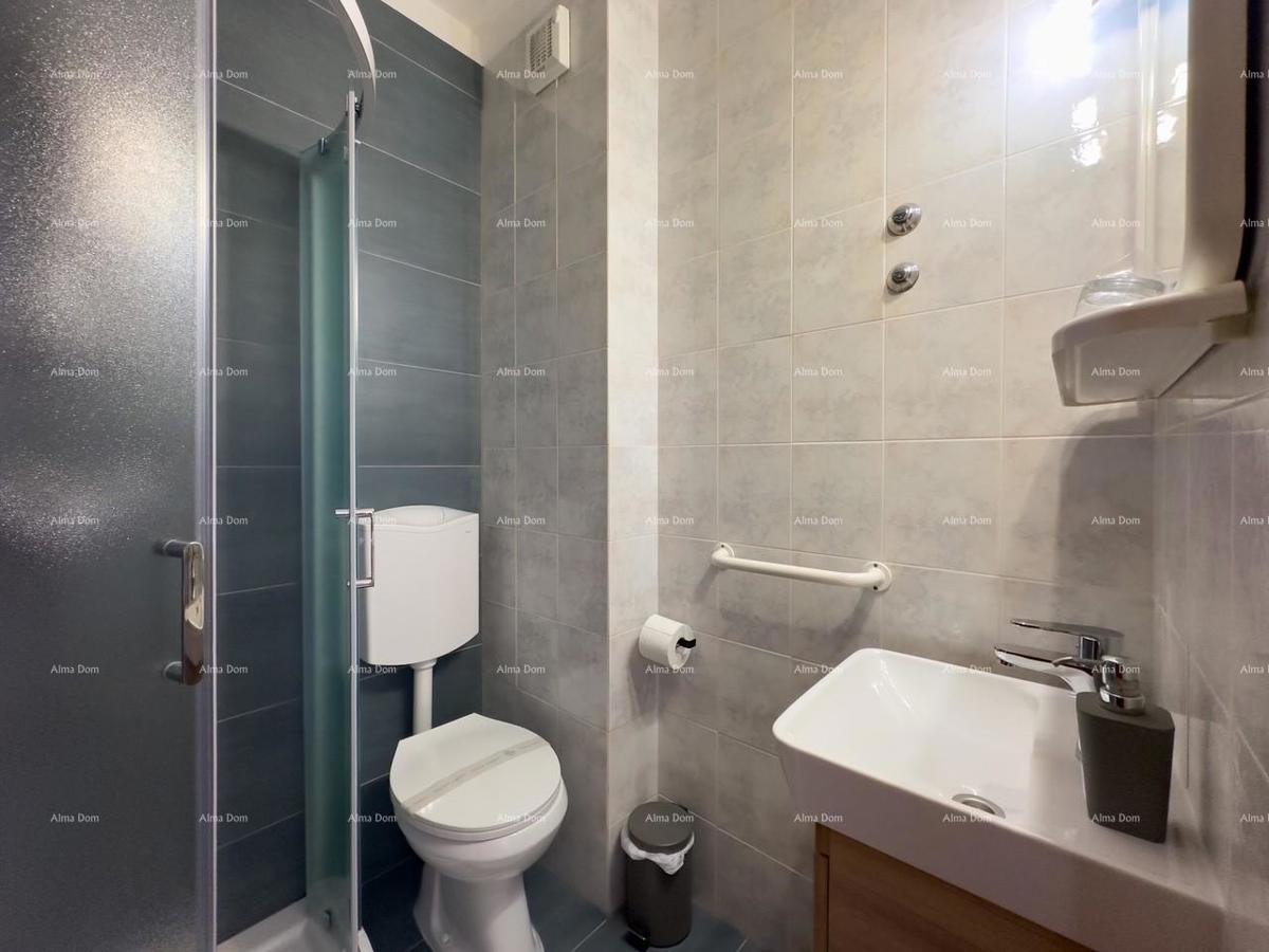 Investicija iz sanj: šarmanten hotel v Krnici, 200 m od morja