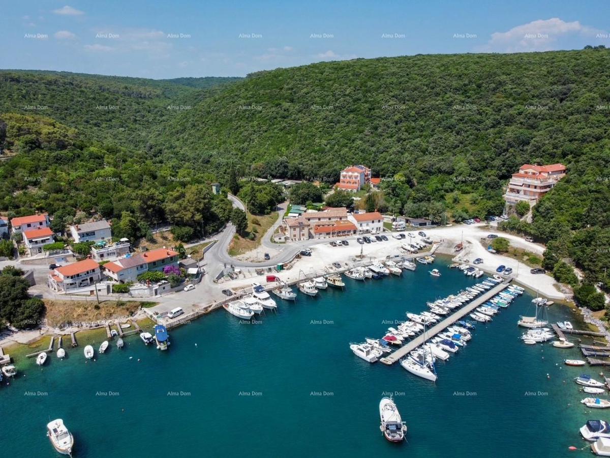 Investicija iz sanj: šarmanten hotel v Krnici, 200 m od morja