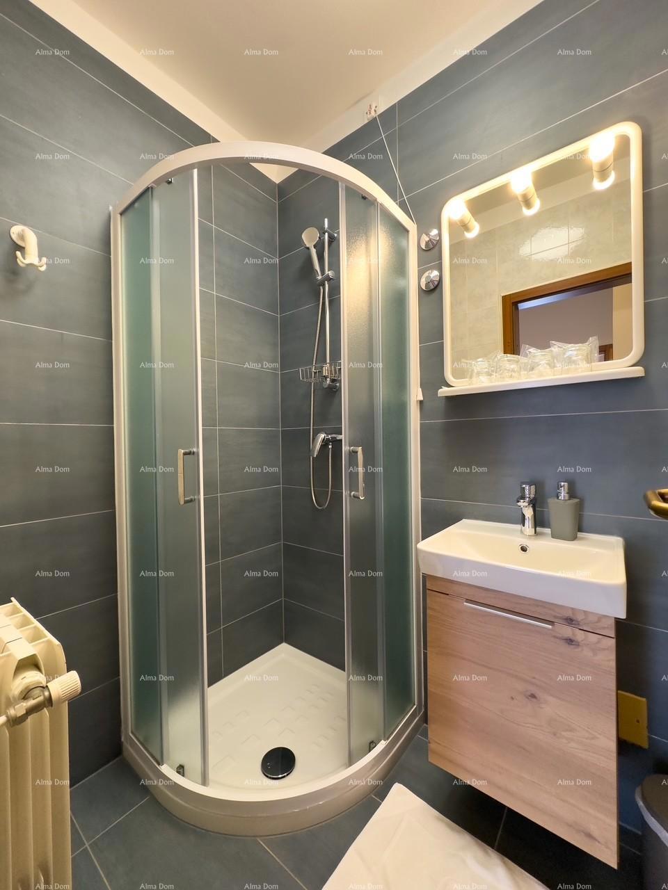 Investicija iz sanj: šarmanten hotel v Krnici, 200 m od morja