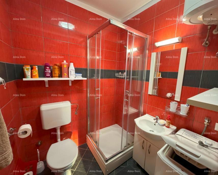 Na prodaj: Apartma v Novigradu z velikim vrtom.