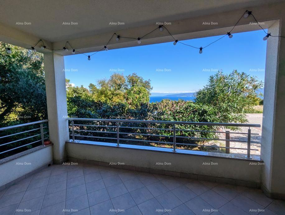 LABIN, Apartma z razgledom na morje in vrtom