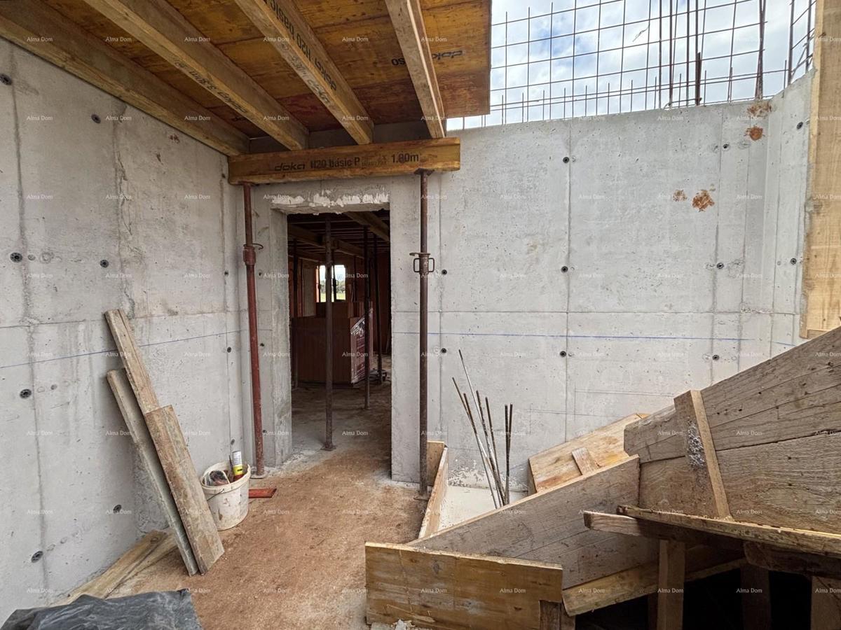 Prodamo stanovanje, Pula