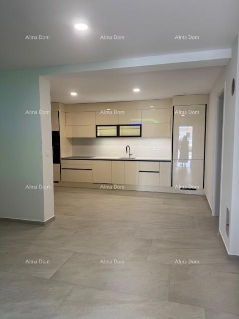 Nova zgrada s 2 stana, bazenom in pogledom na morje. Medulin!