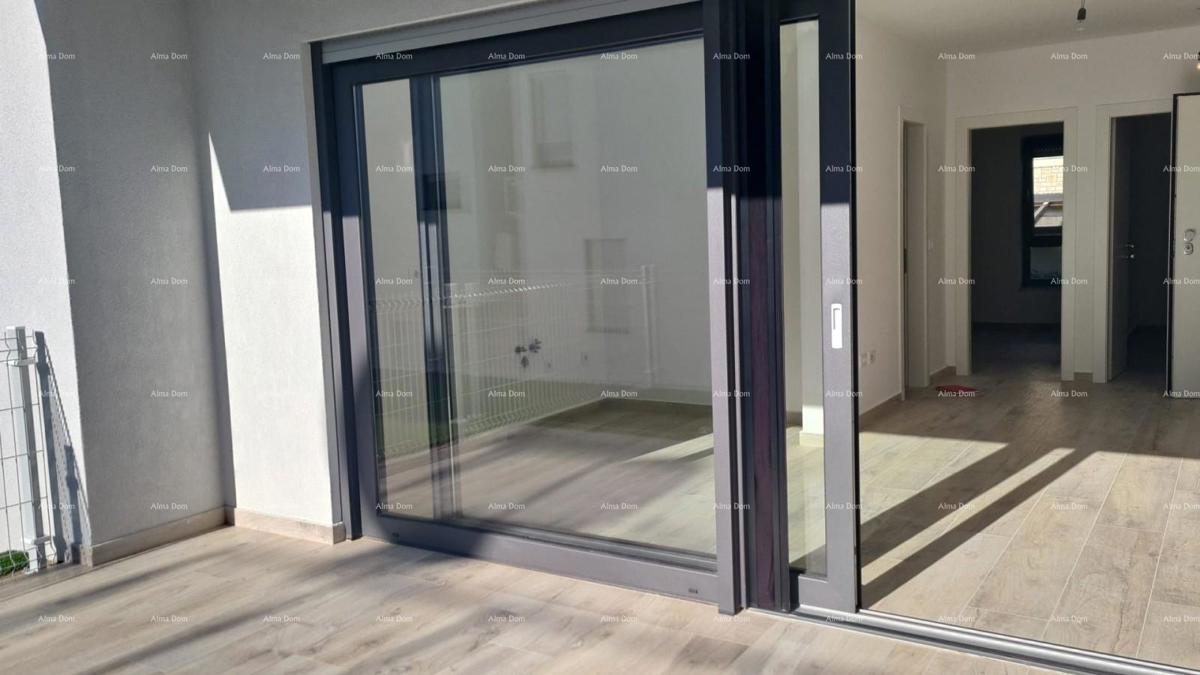 Moderen apartma v bloku B z dvema parkirnima mestoma, blizu Umaga! S1