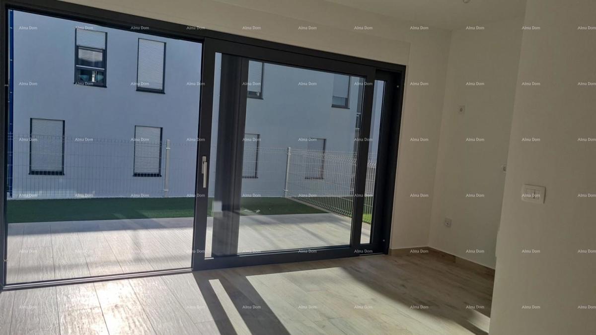 Moderen apartma v bloku B z dvema parkirnima mestoma, blizu Umaga! S1