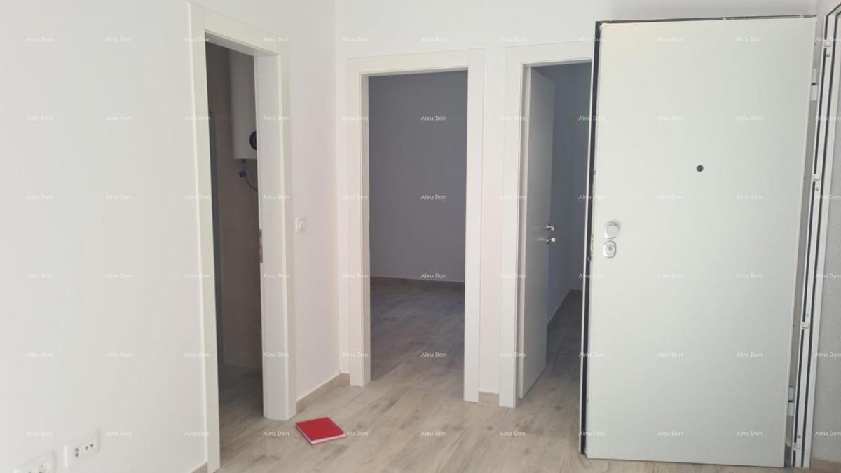 Moderen apartma v bloku B z dvema parkirnima mestoma, blizu Umaga! S1