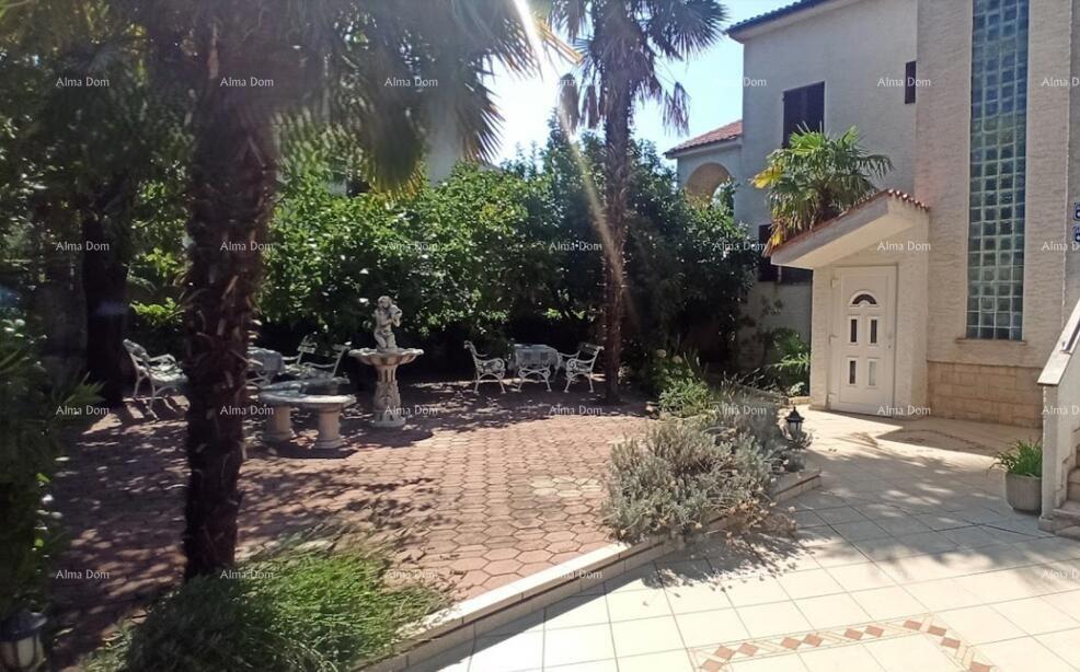 Prodaja večstanovanjske stavbe s 9 zasebnimi apartmaji. Poreč!