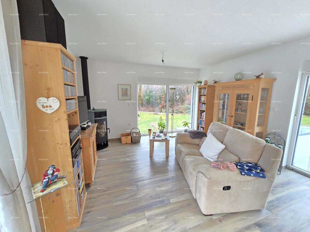 Samostojeća prizemnica s bazenom!