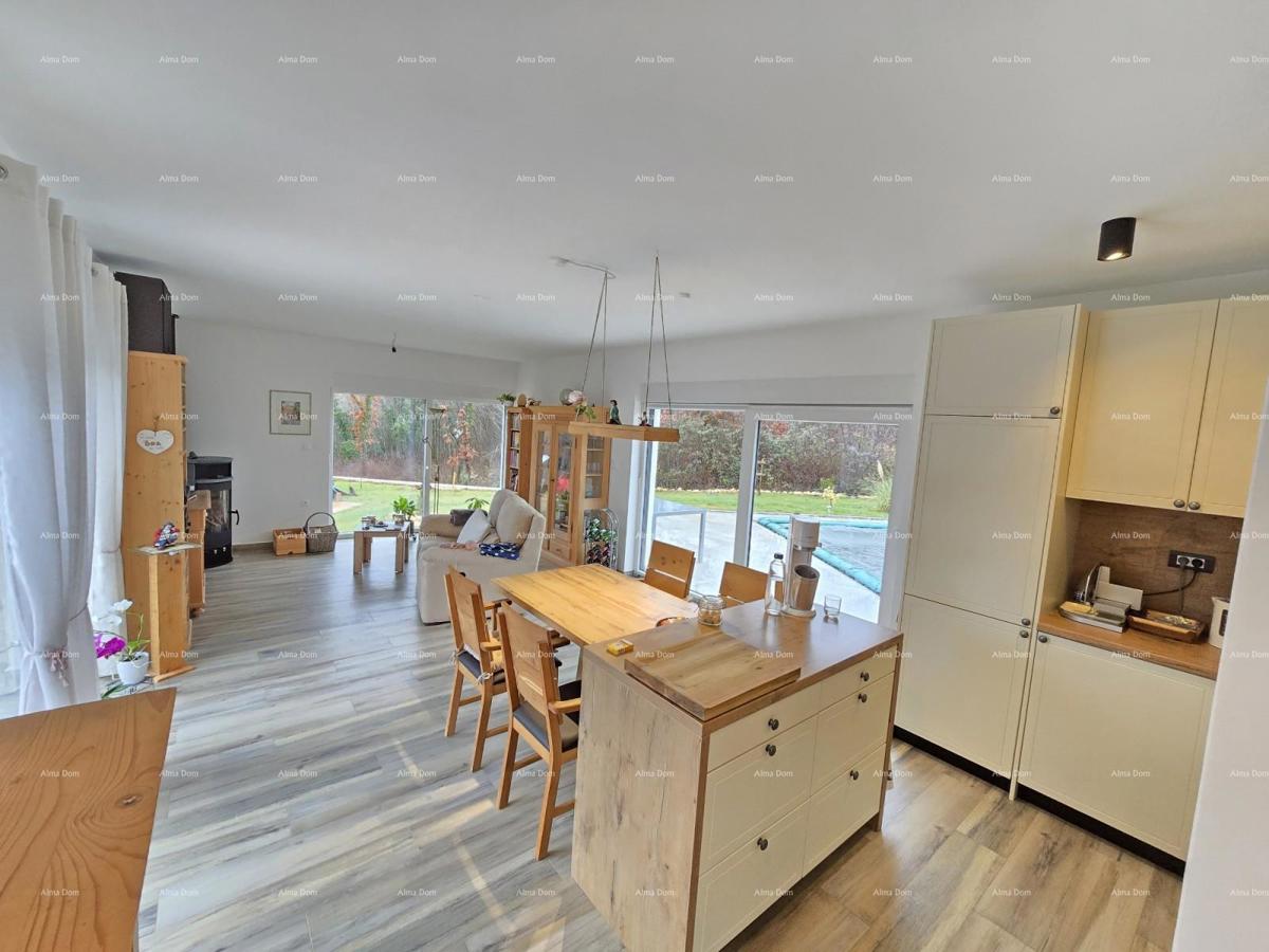 Samostojeća prizemnica s bazenom!