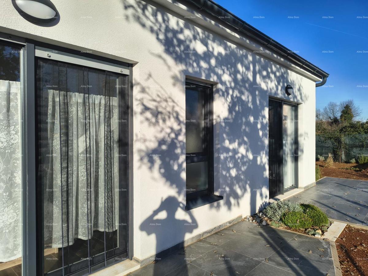 Samostojeća prizemnica s bazenom!