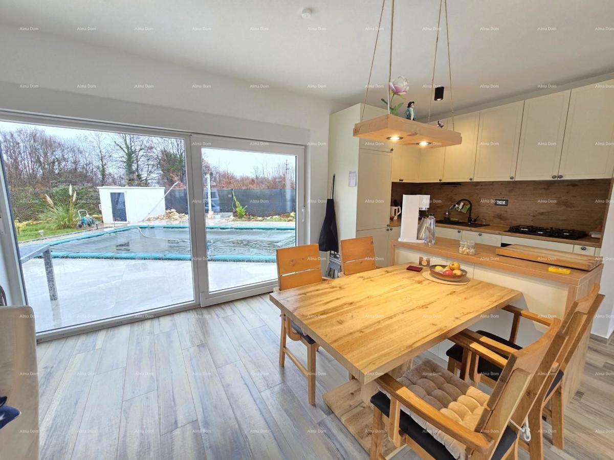 Samostojeća prizemnica s bazenom!