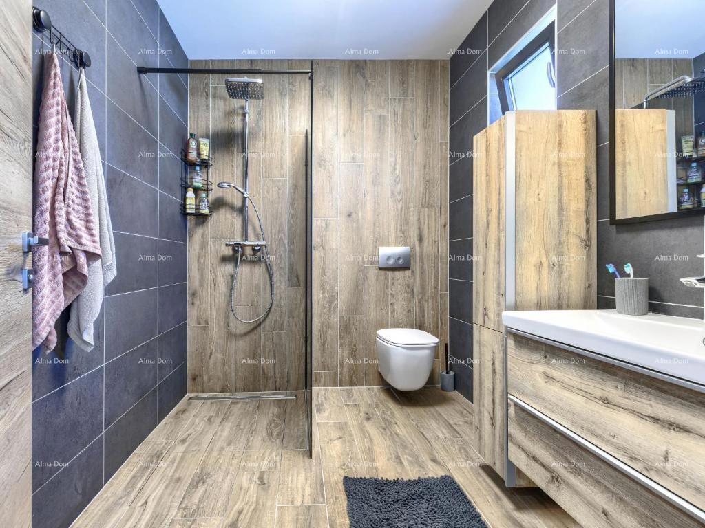 Prodaja luksuzne vile s bazenom u zelenoj oazi u okolici Labina