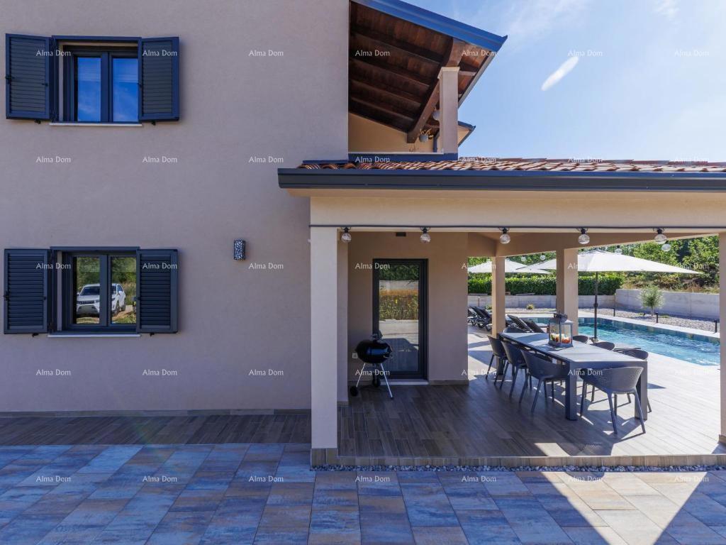 Prodaja luksuzne vile s bazenom u zelenoj oazi u okolici Labina