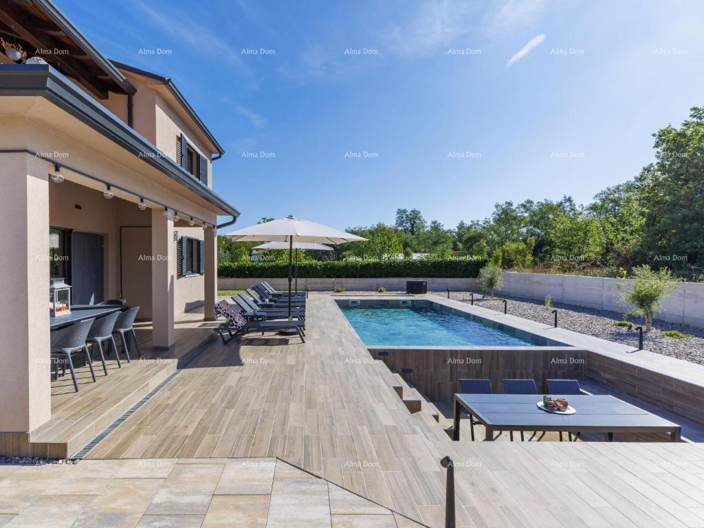 Prodaja luksuzne vile s bazenom u zelenoj oazi u okolici Labina