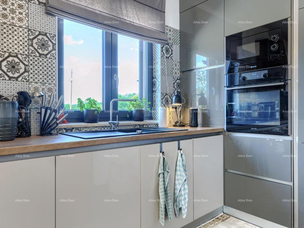 Prodaja luksuzne vile s bazenom u zelenoj oazi u okolici Labina