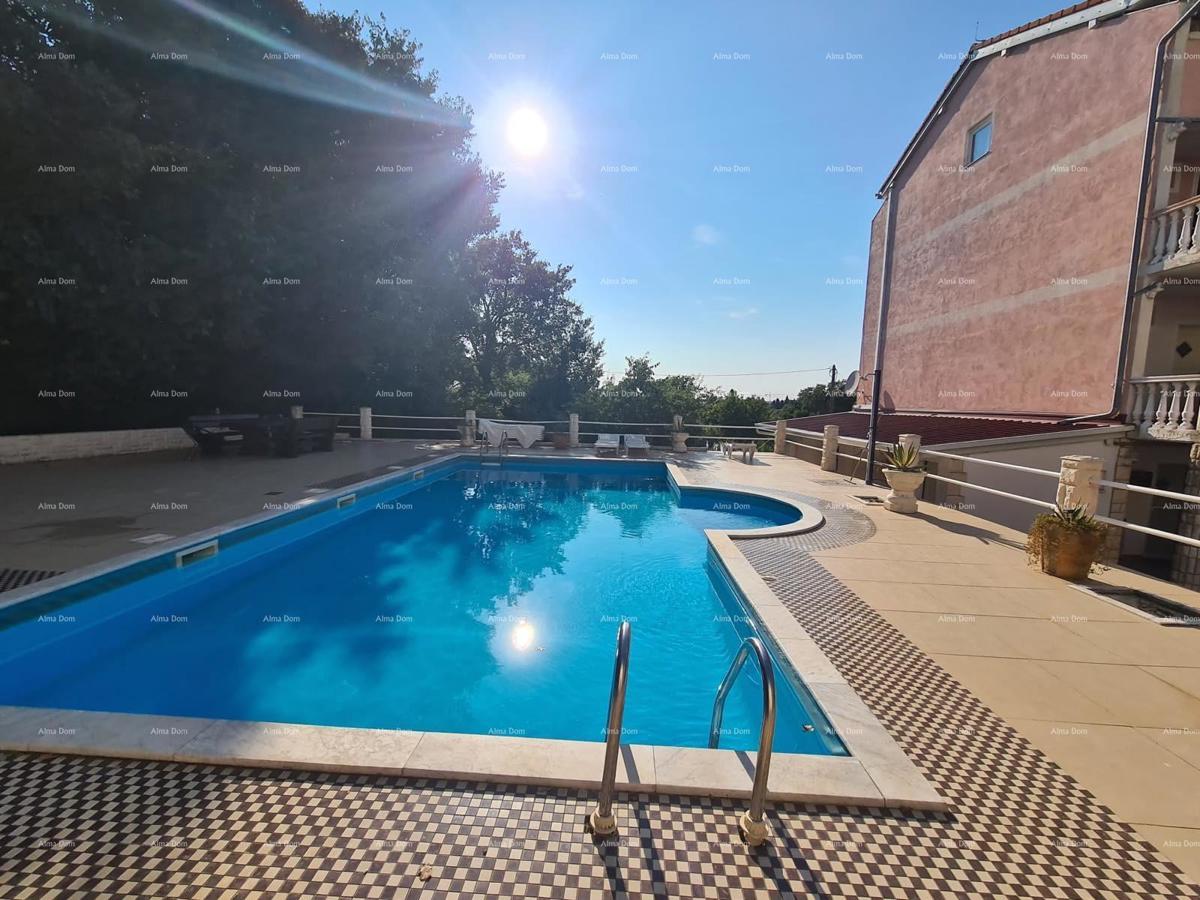 Prizemni apartma z ložo in bazenom. Medulin.