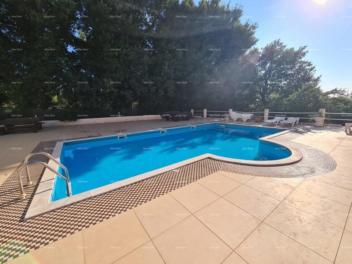 Prizemni apartma z ložo in bazenom. Medulin.