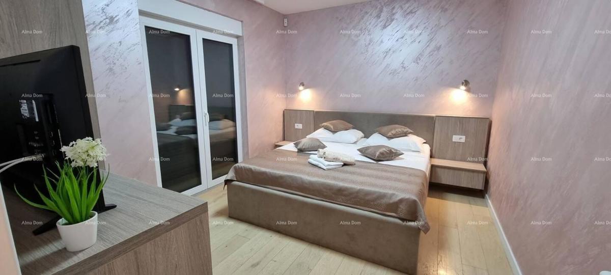 The translation of the title to Slovenian is:  "Rana mesta Svetvinčenat. Dvojna hiša obdana z zelenjem."