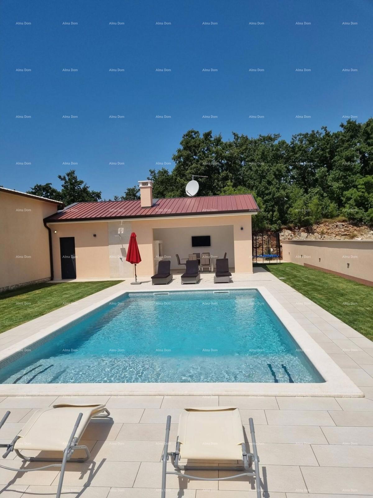 The translation of the title to Slovenian is:  "Rana mesta Svetvinčenat. Dvojna hiša obdana z zelenjem."