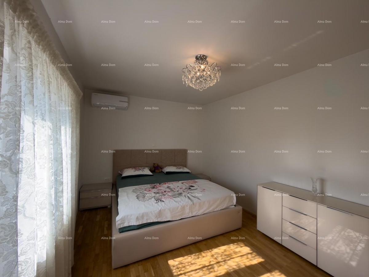 Ližnjan, urejena in popolnoma opremljena hiša z garažo in kletjo