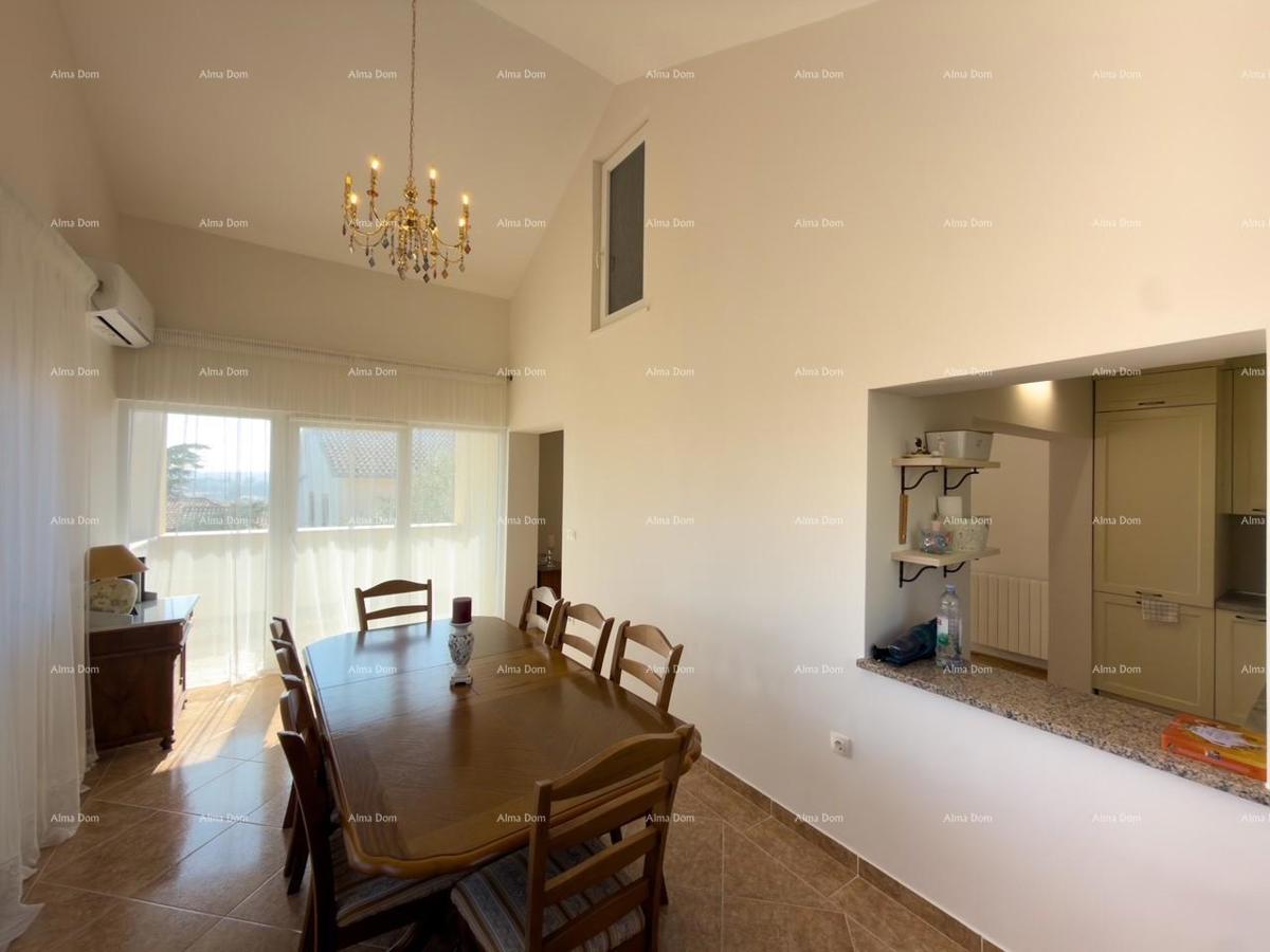 Ližnjan, urejena in popolnoma opremljena hiša z garažo in kletjo