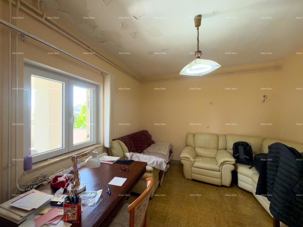 Ližnjan, urejena in popolnoma opremljena hiša z garažo in kletjo