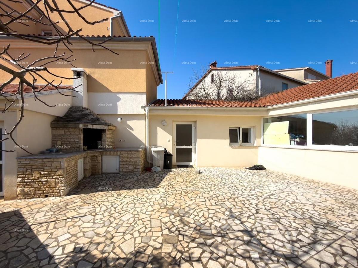 Ližnjan, urejena in popolnoma opremljena hiša z garažo in kletjo