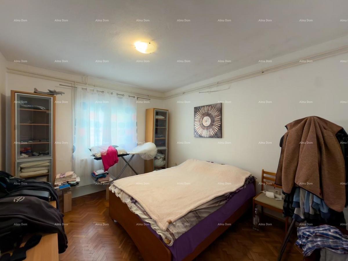 Ližnjan, urejena in popolnoma opremljena hiša z garažo in kletjo